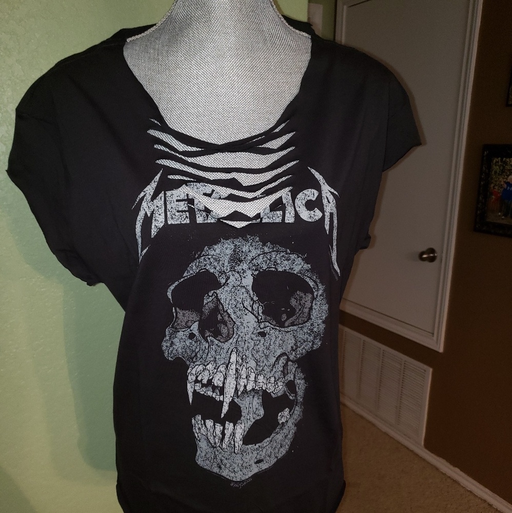 METALLICA VINTAGE LOOKING BAND TEE